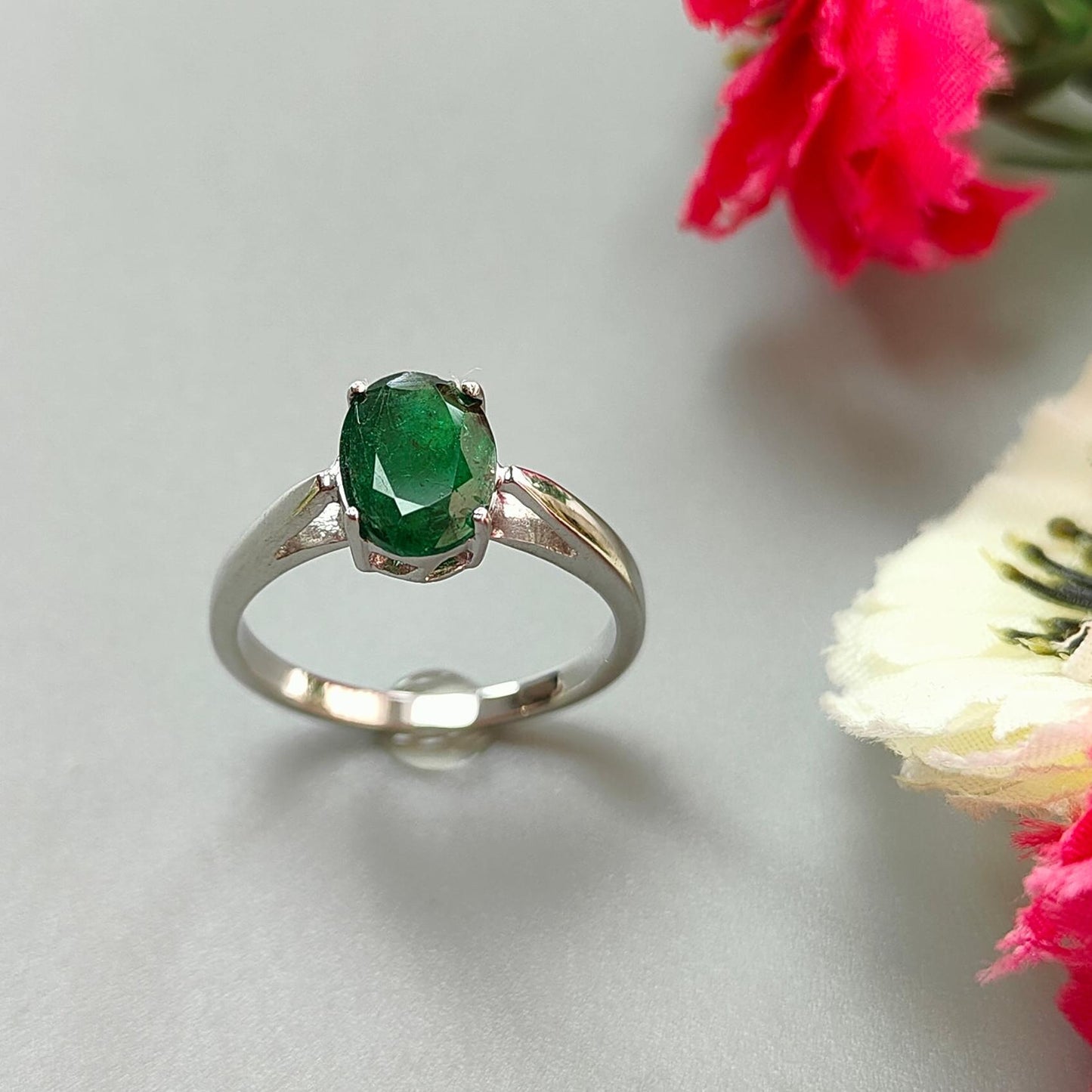 Emerald Faceted Silver Ring: 2.57gms Natural Untreated Emerald Oval Faceted Cut 925 Sterling Silver Prong Set Ring 7.5 US