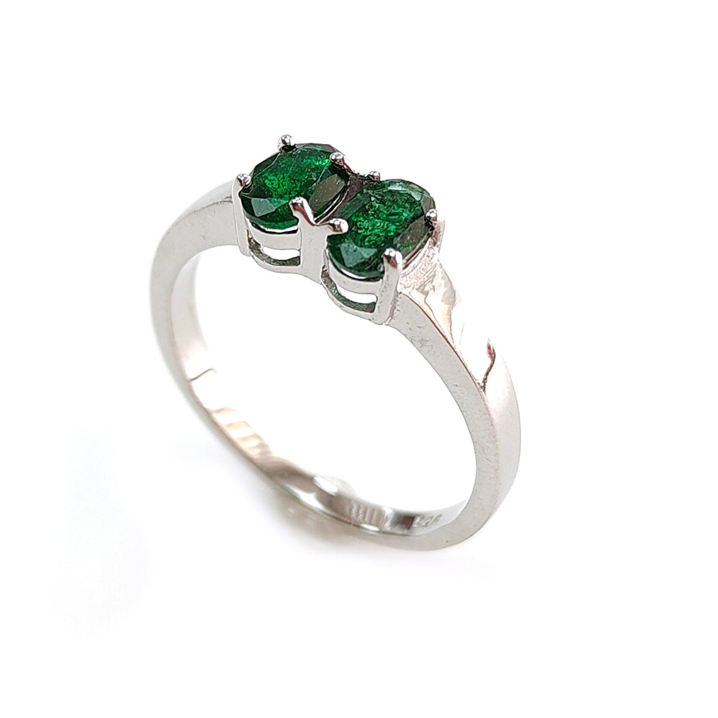 Emerald Faceted Silver Ring: 2.78gms Natural Untreated Emerald Oval Faceted Cut 925 Sterling Silver Prong Set Ring 8.25 US