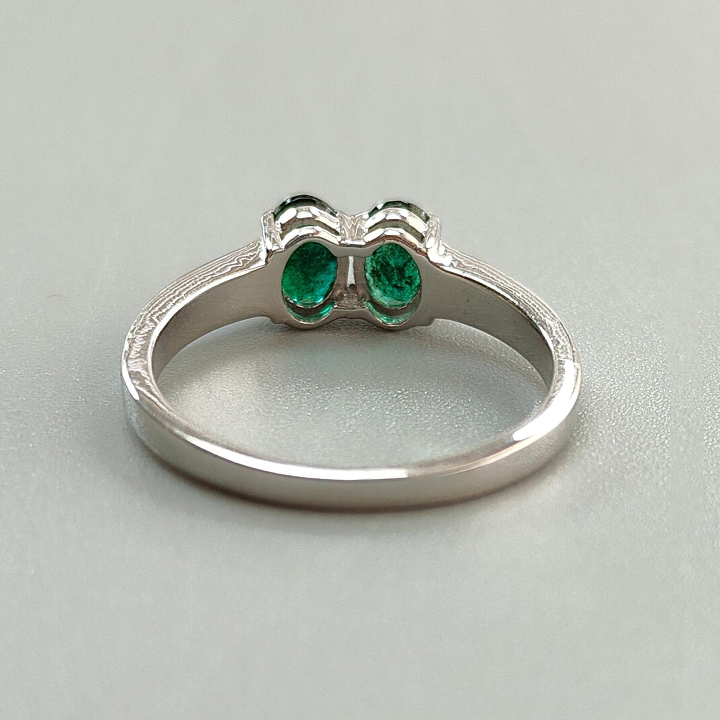 Emerald Faceted Silver Ring: 2.78gms Natural Untreated Emerald Oval Faceted Cut 925 Sterling Silver Prong Set Ring 8.25 US