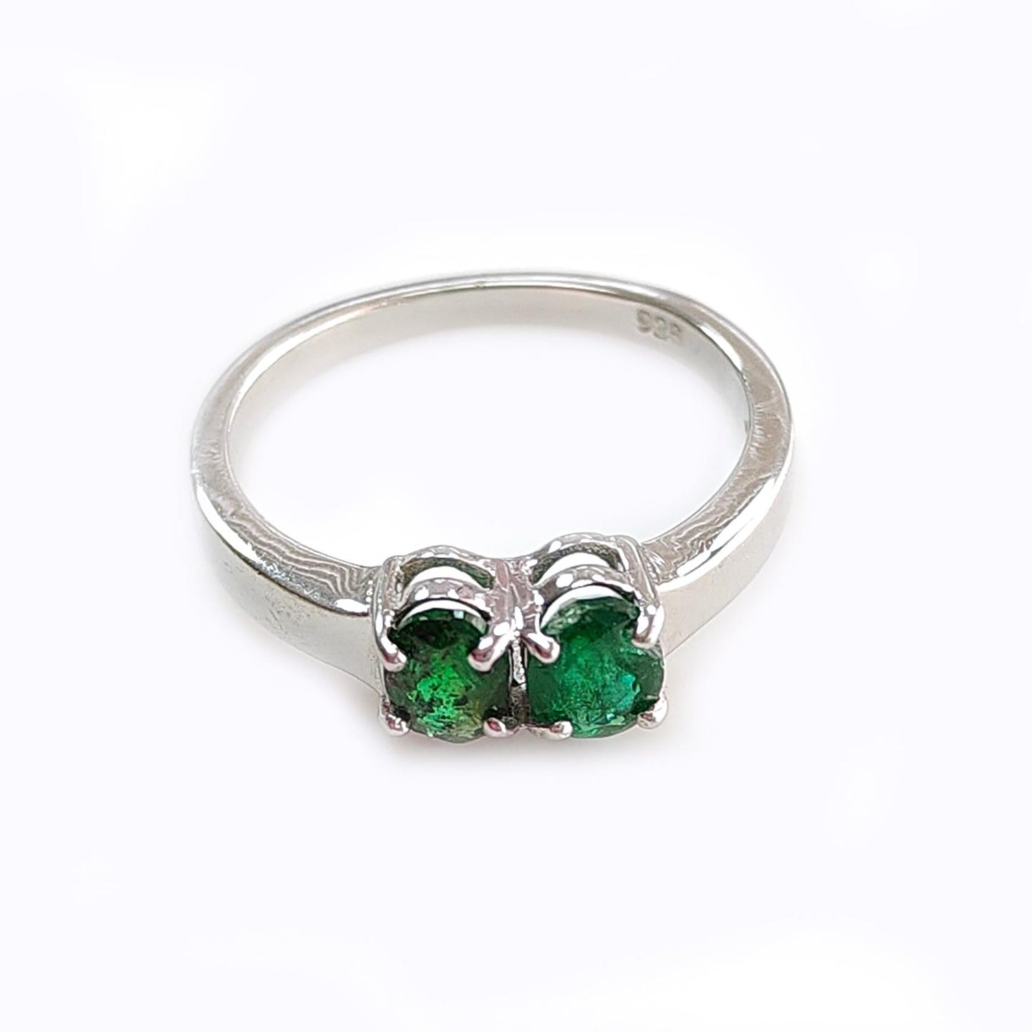 Emerald Faceted Silver Ring: 2.86gms Natural Untreated Emerald Oval Faceted Cut 925 Sterling Silver Prong Set Ring 7.5 US