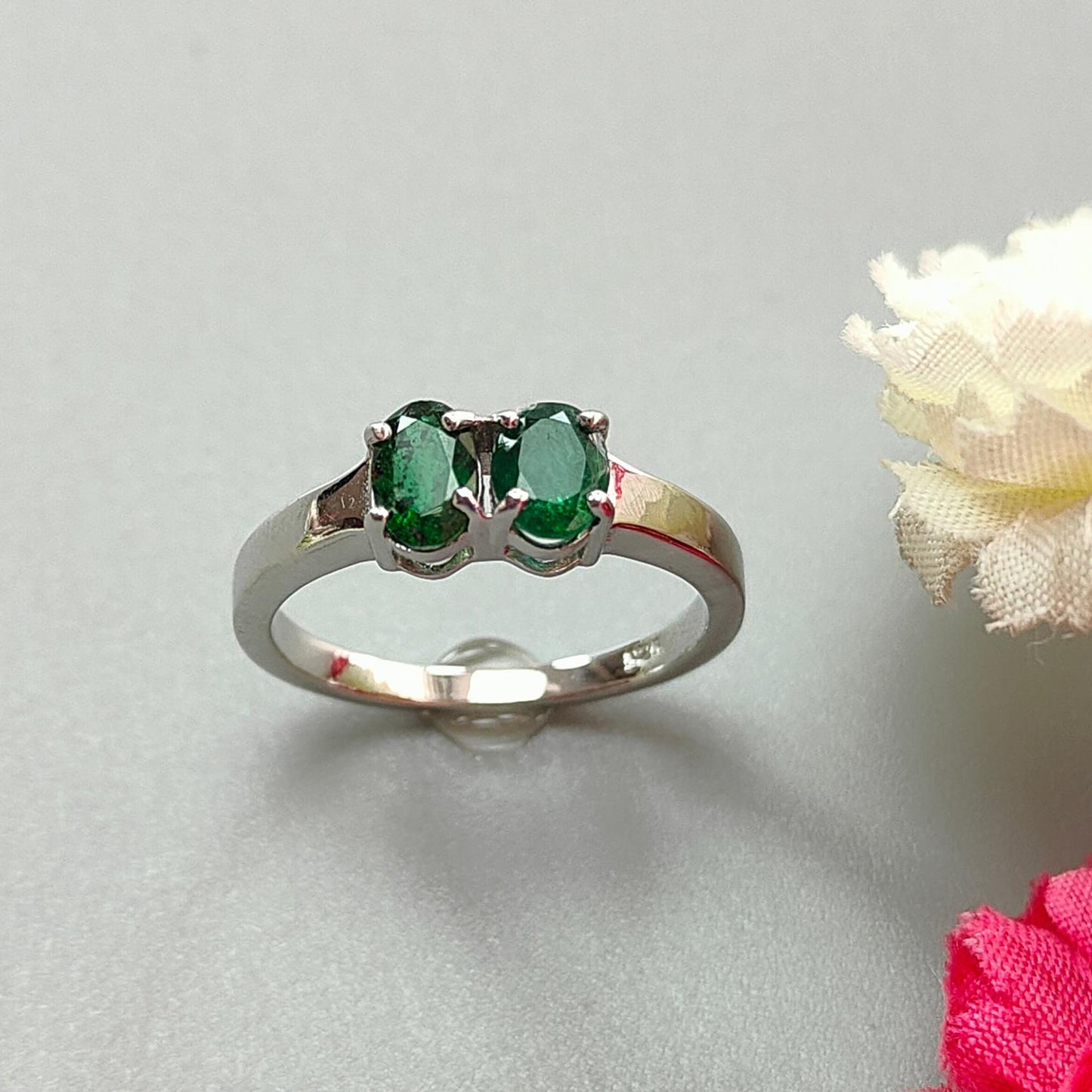 Emerald Faceted Silver Ring: 2.86gms Natural Untreated Emerald Oval Faceted Cut 925 Sterling Silver Prong Set Ring 7.5 US