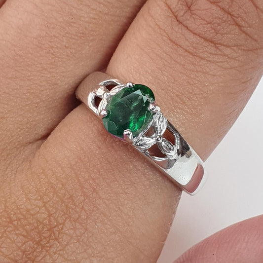 Emerald Faceted Silver Ring: 2.95gms Natural Untreated Emerald Oval Faceted Cut 925 Sterling Silver Prong Set Ring 6.5 US