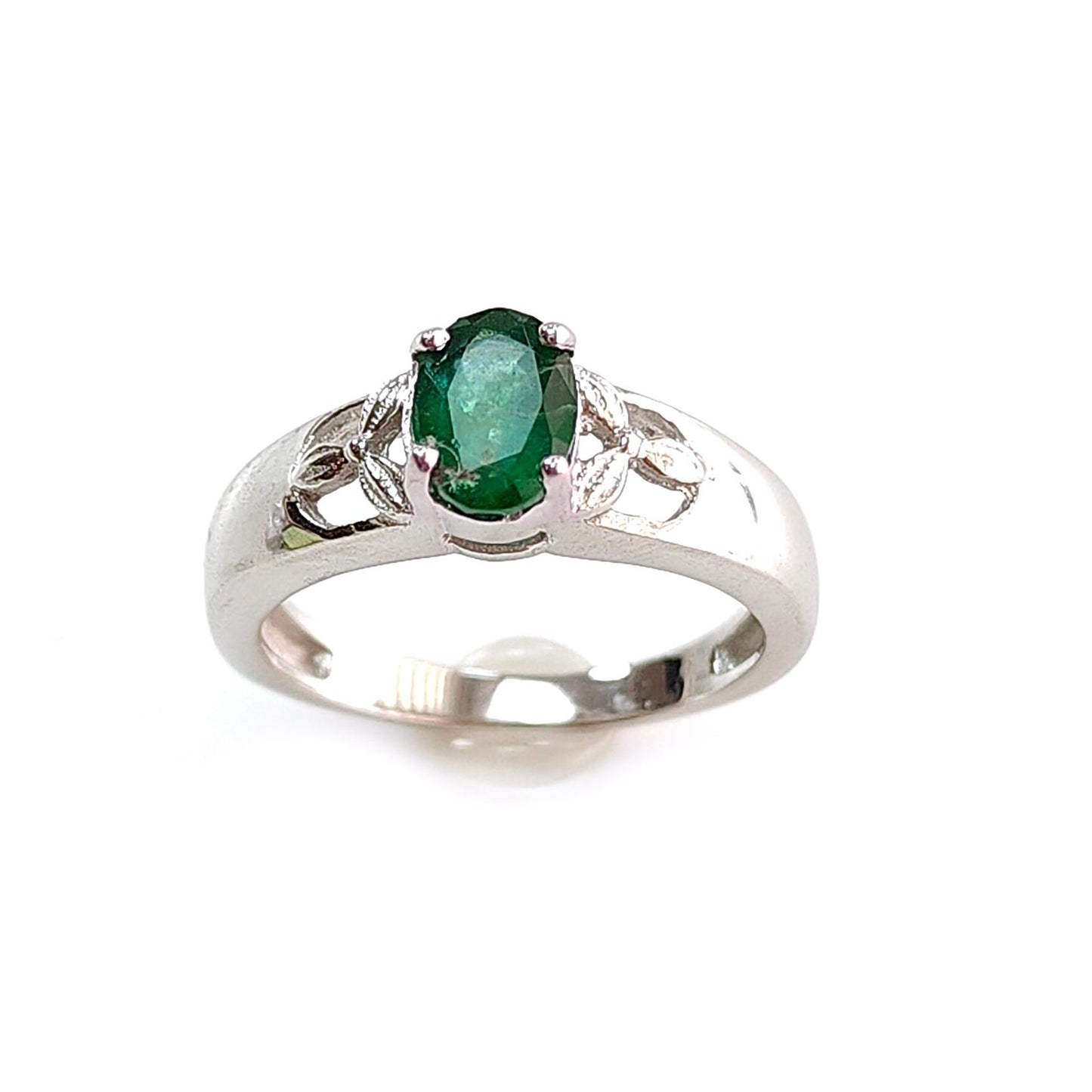 Emerald Faceted Silver Ring: 2.95gms Natural Untreated Emerald Oval Faceted Cut 925 Sterling Silver Prong Set Ring 6.5 US