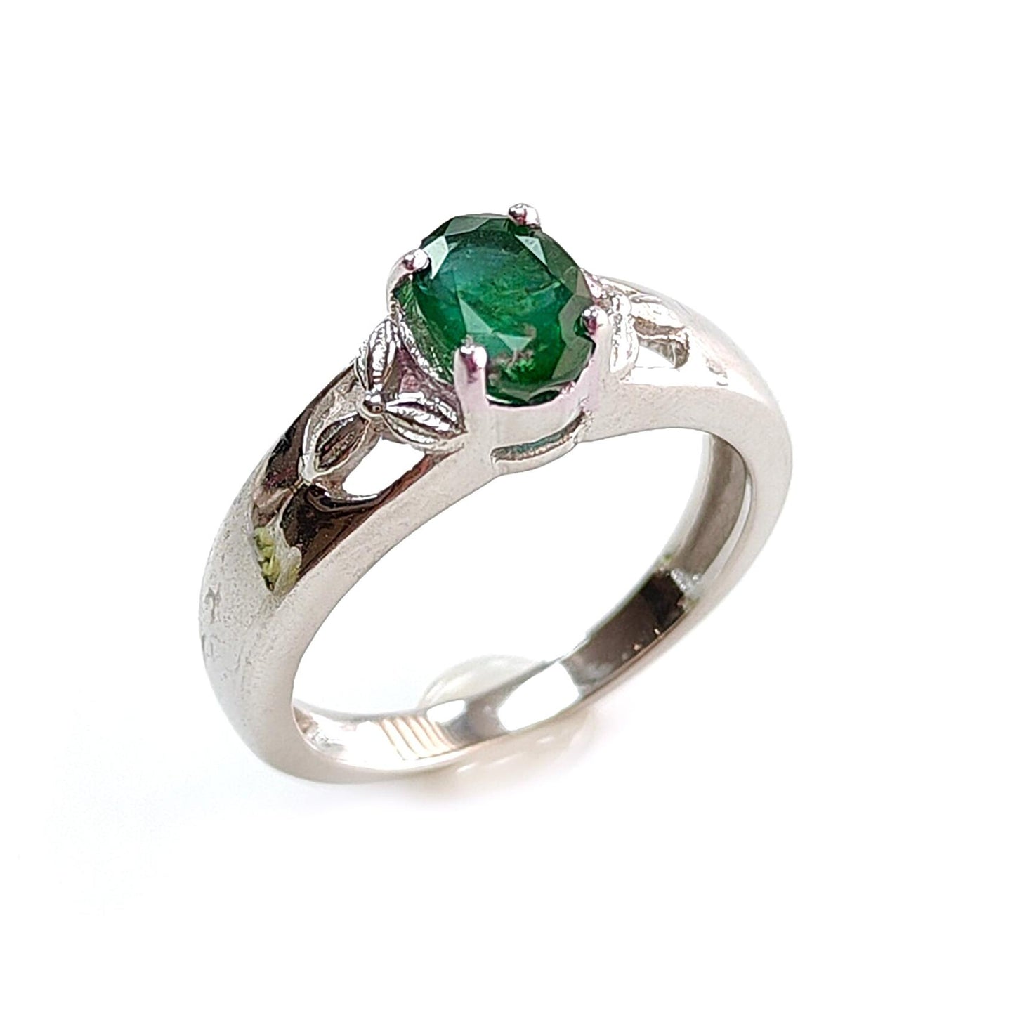 Emerald Faceted Silver Ring: 2.95gms Natural Untreated Emerald Oval Faceted Cut 925 Sterling Silver Prong Set Ring 6.5 US