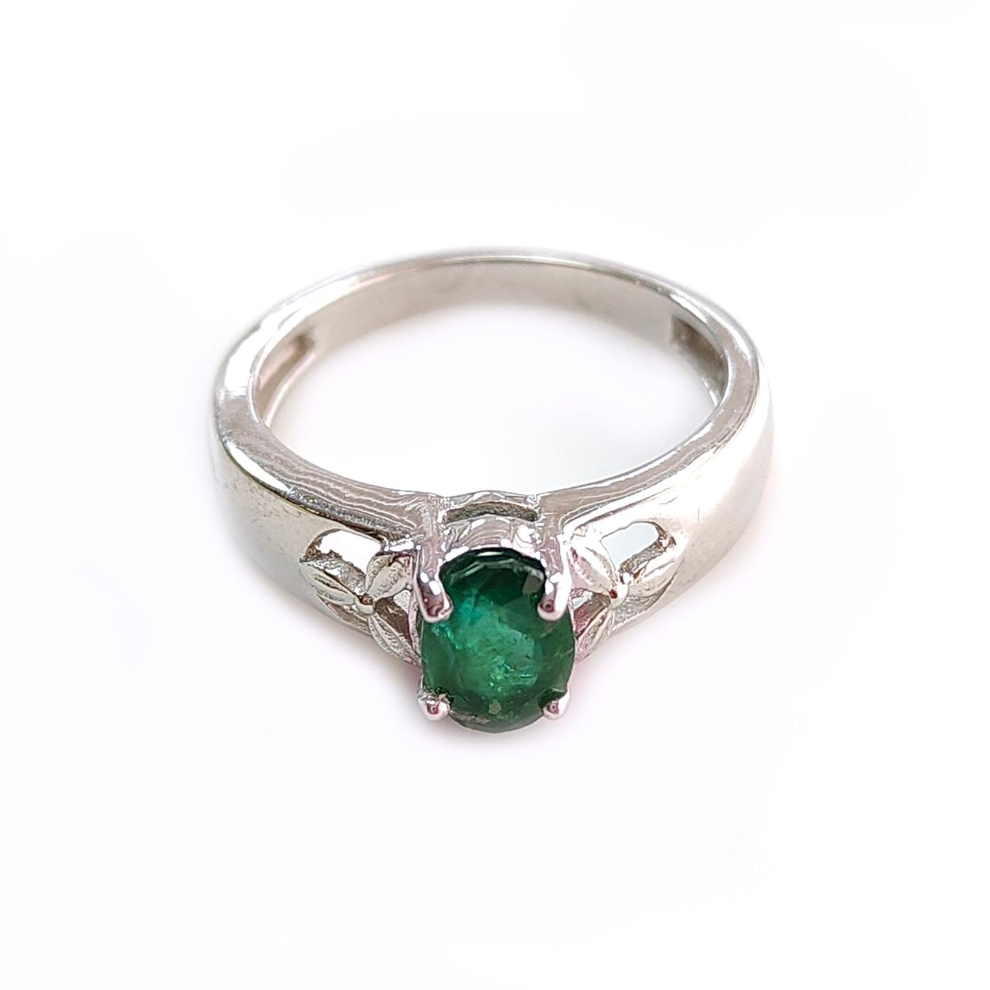 Emerald Faceted Silver Ring: 2.95gms Natural Untreated Emerald Oval Faceted Cut 925 Sterling Silver Prong Set Ring 6.5 US