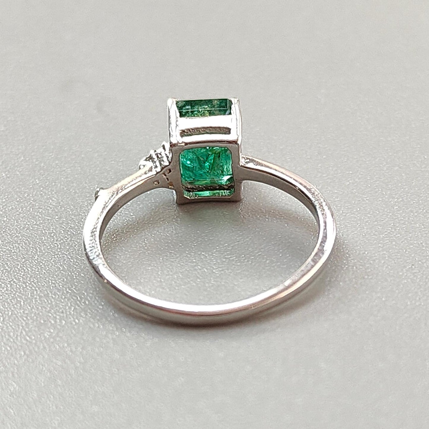Emerald Faceted Silver Ring: 1.67gms Natural Untreated Emerald Octagon Faceted Cut 925 Sterling Silver Prong Set Ring 6 US