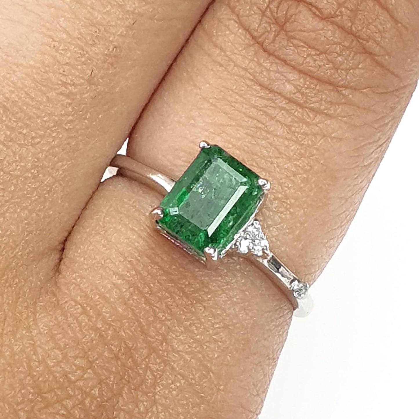 Emerald Faceted Silver Ring: 1.67gms Natural Untreated Emerald Octagon Faceted Cut 925 Sterling Silver Prong Set Ring 6 US