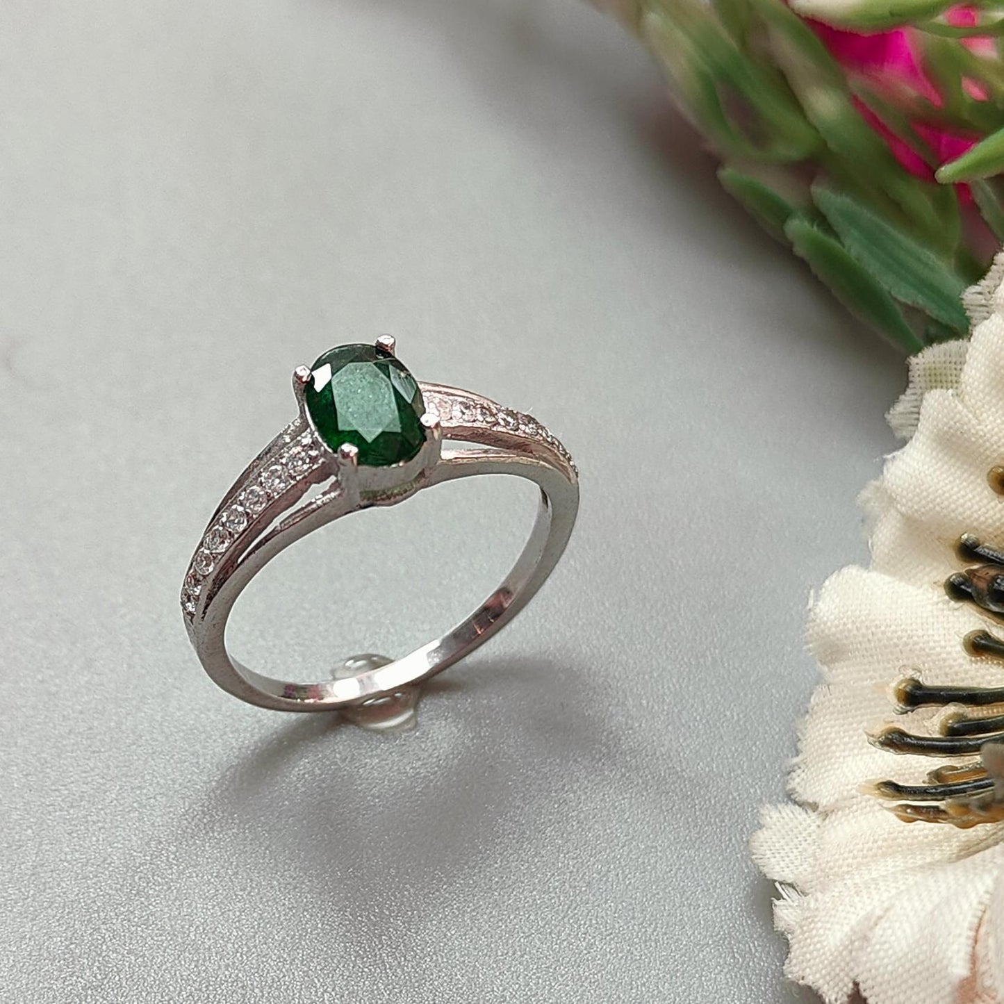 Emerald Faceted Silver Cz Ring: 1.84gms Natural Untreated Emerald Oval Faceted Cut 925 Sterling Silver Prong Set Ring 7 US
