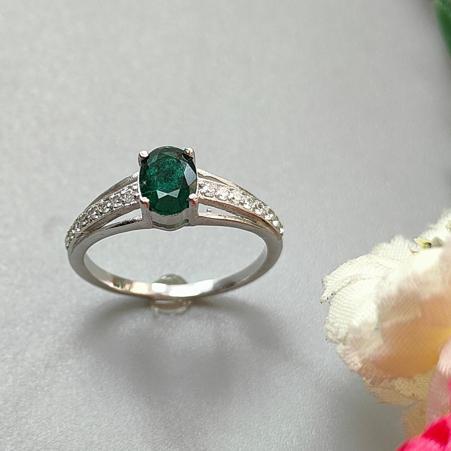 Emerald Faceted Silver Cz Ring: 1.84gms Natural Untreated Emerald Oval Faceted Cut 925 Sterling Silver Prong Set Ring 7 US