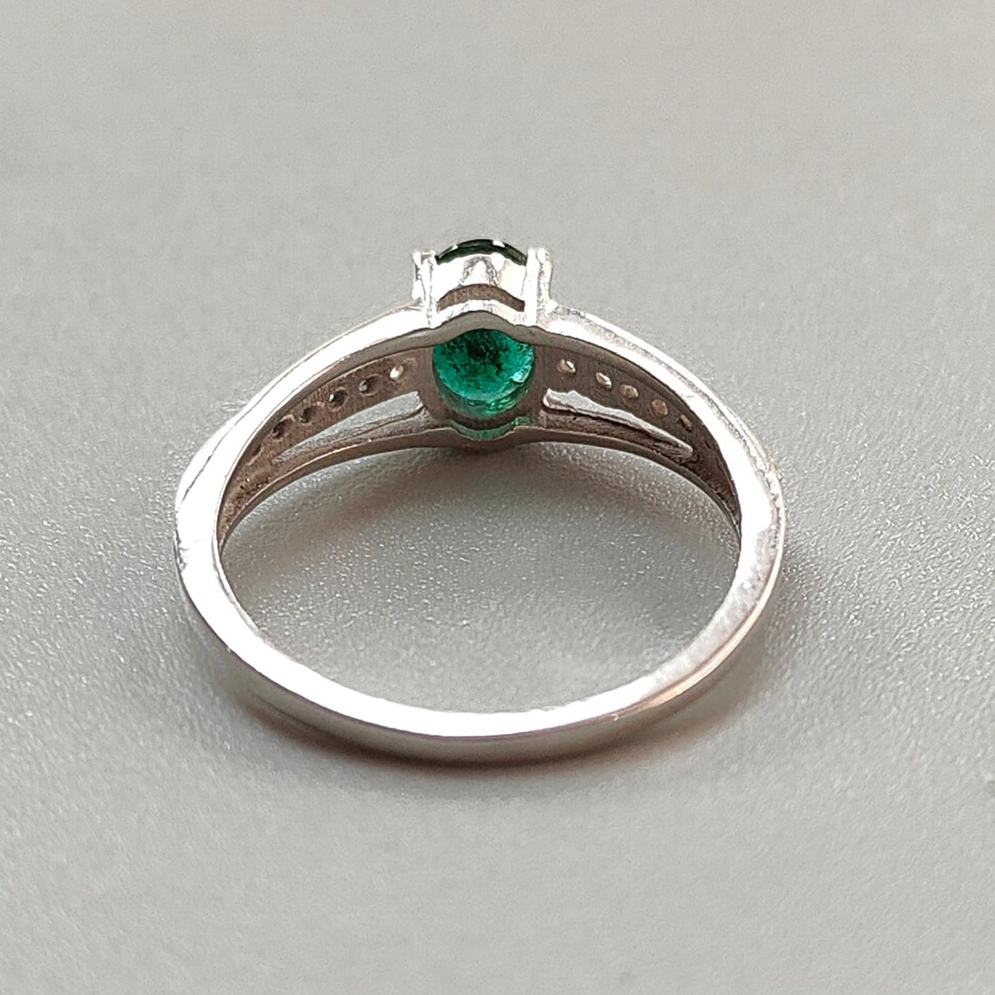 Emerald Faceted Silver Cz Ring: 1.84gms Natural Untreated Emerald Oval Faceted Cut 925 Sterling Silver Prong Set Ring 7 US