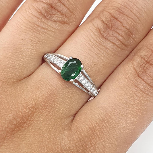 Emerald Faceted Silver Cz Ring: 1.84gms Natural Untreated Emerald Oval Faceted Cut 925 Sterling Silver Prong Set Ring 7 US