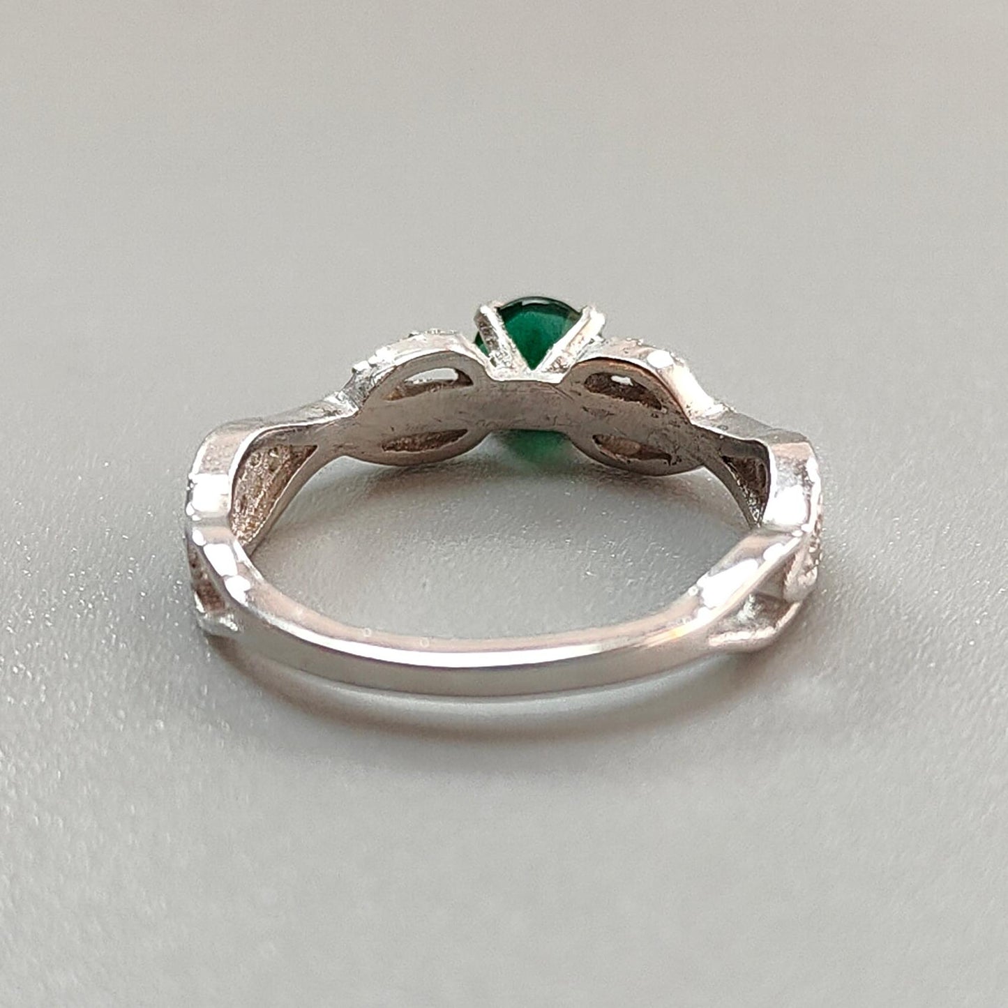 Emerald Faceted Silver Cz Ring: 2.19gms Natural Untreated Emerald Round Faceted Cut 925 Sterling Silver Prong Set Ring 6.5 US