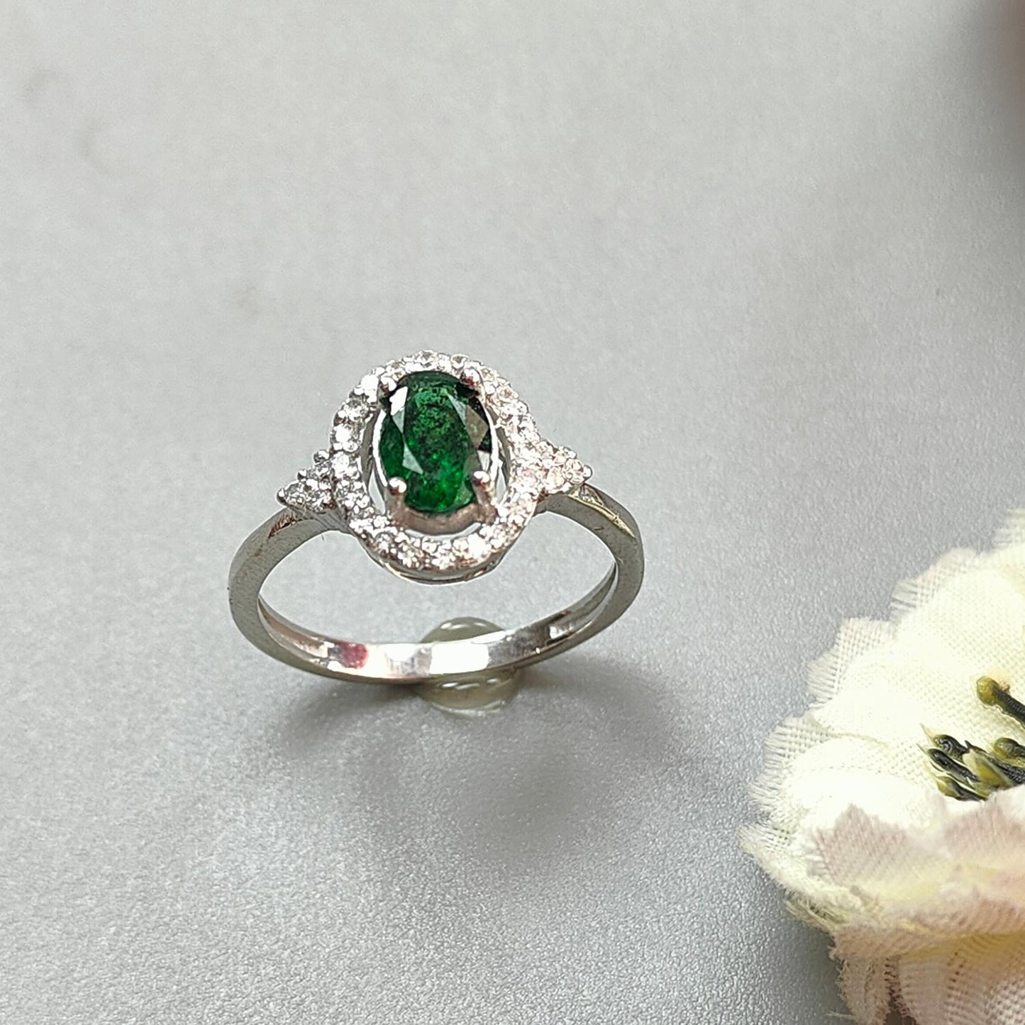 Emerald Faceted Silver Cz Ring: 2.59gms Natural Untreated Emerald Oval Faceted Cut 925 Sterling Silver Prong Set Ring 7 US