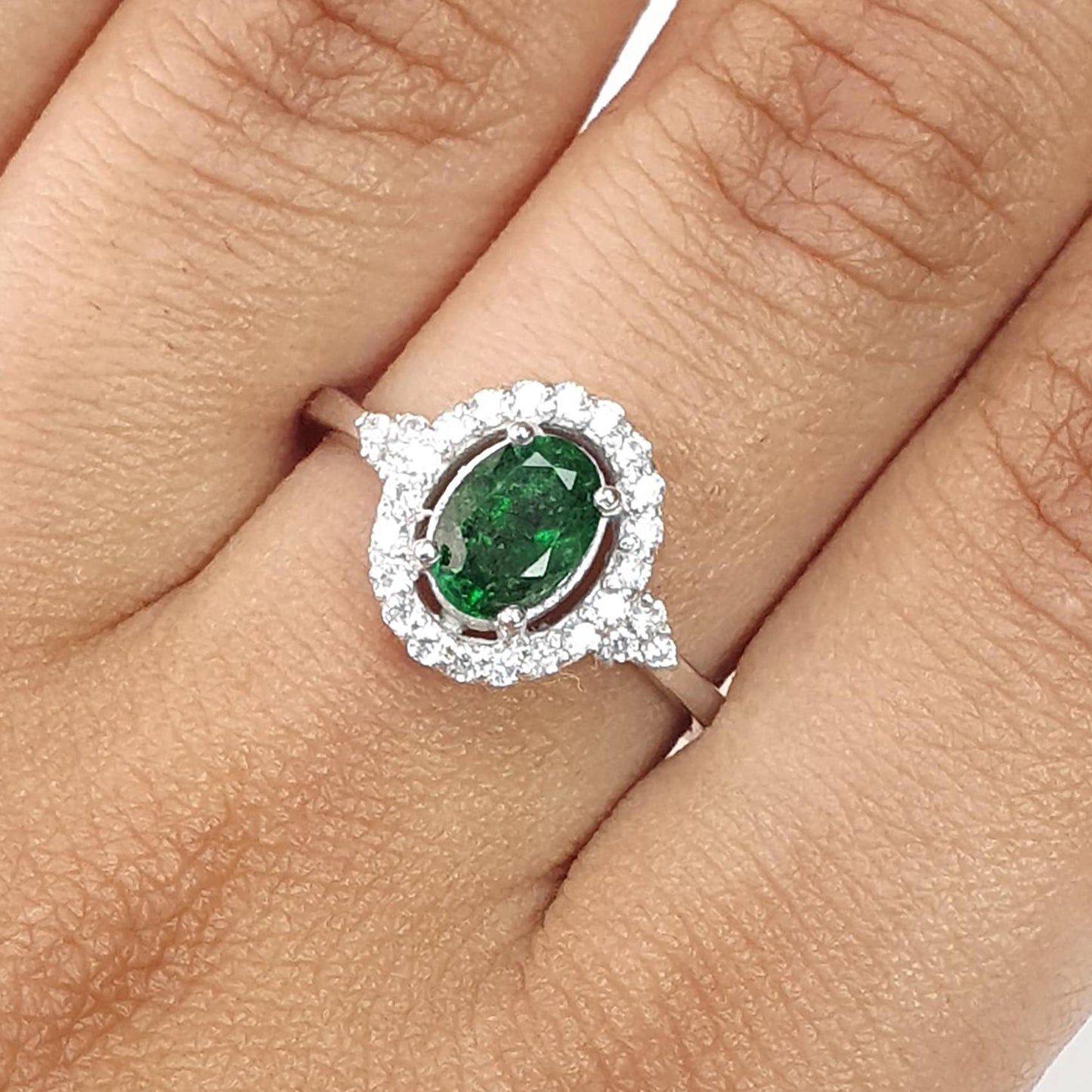 Emerald Faceted Silver Cz Ring: 2.59gms Natural Untreated Emerald Oval Faceted Cut 925 Sterling Silver Prong Set Ring 7 US