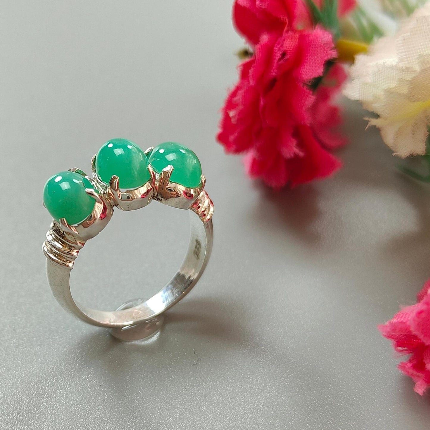 Green Chrysoprase Cabochon Silver Ring: 5.22gms Natural Untreated Chrysoprase Oval Shape Plain 925 Sterling Silver Prong Set Ring 8 US