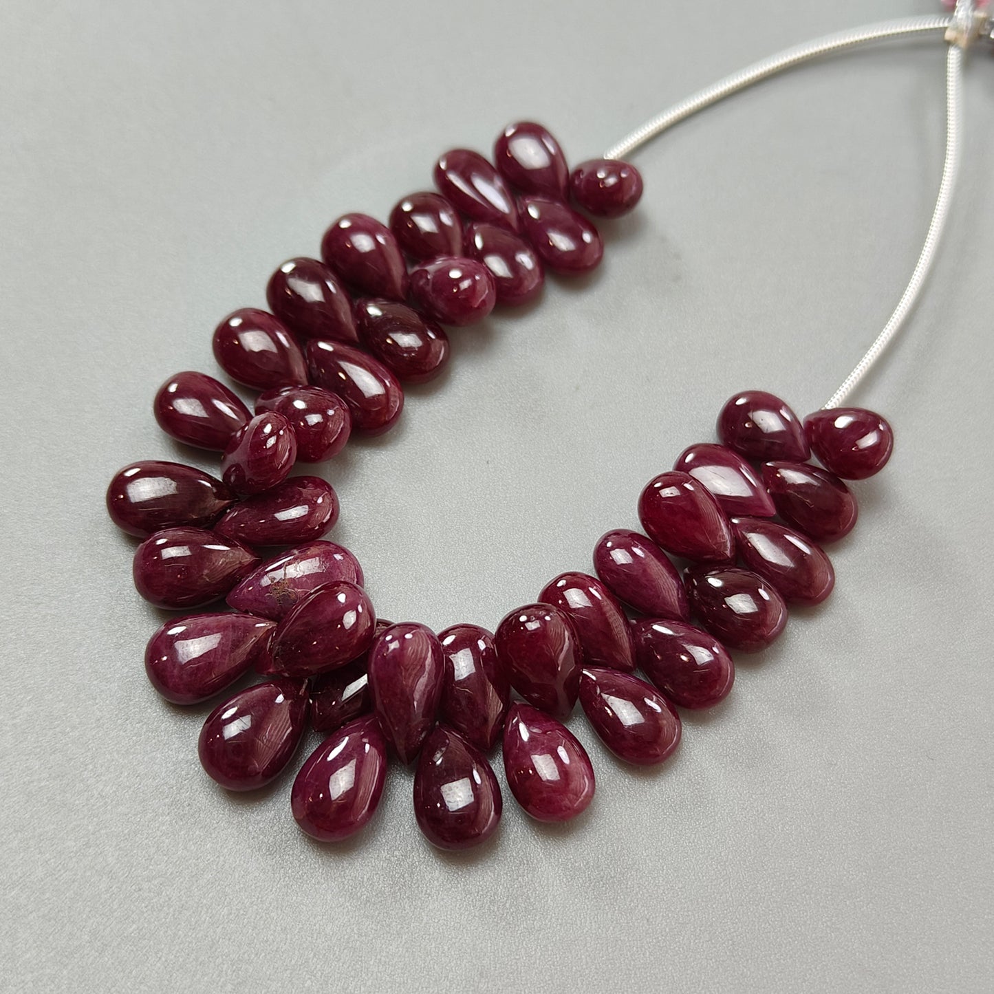 红宝石素面梨形散珠