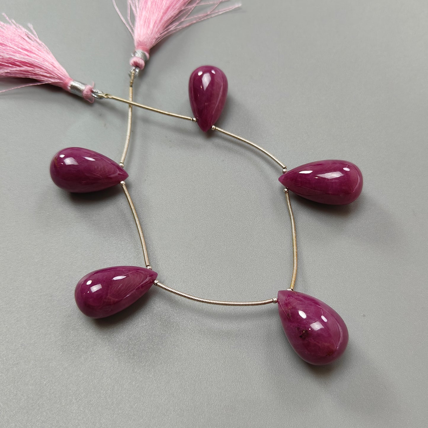 خرز روبي سادة على شكل دمعة