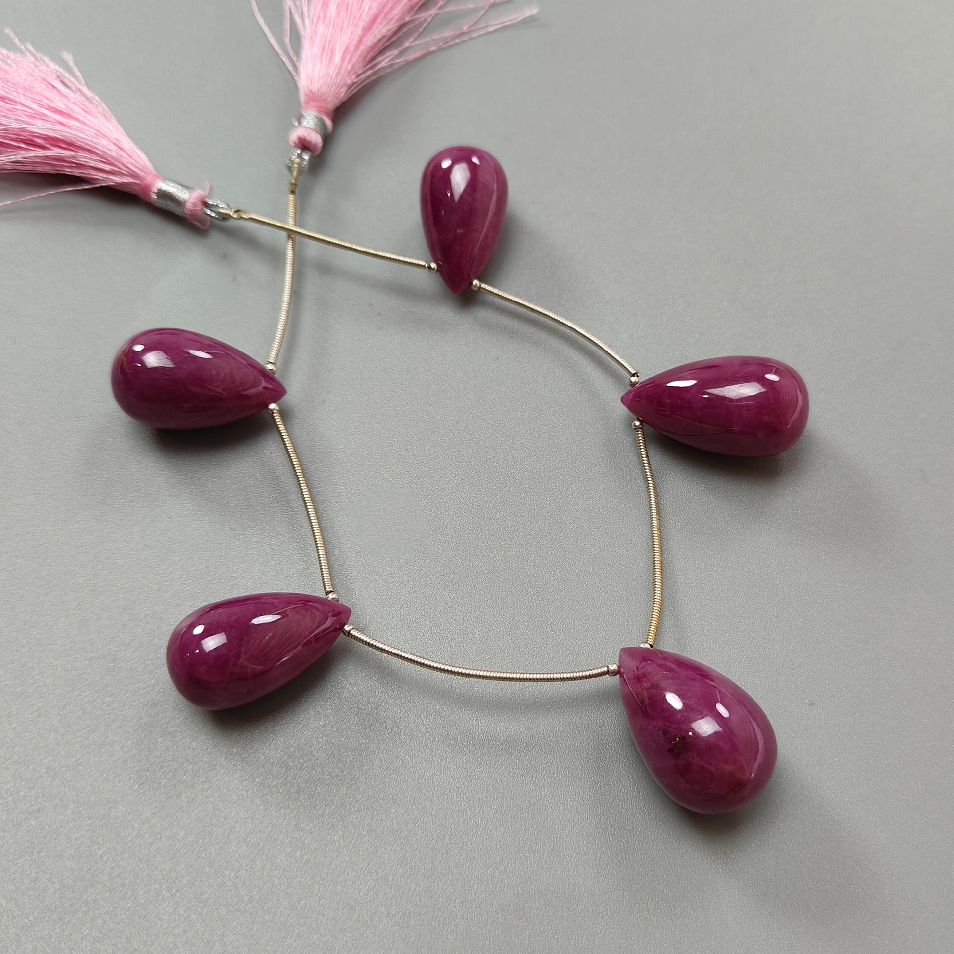 خرز روبي سادة على شكل دمعة