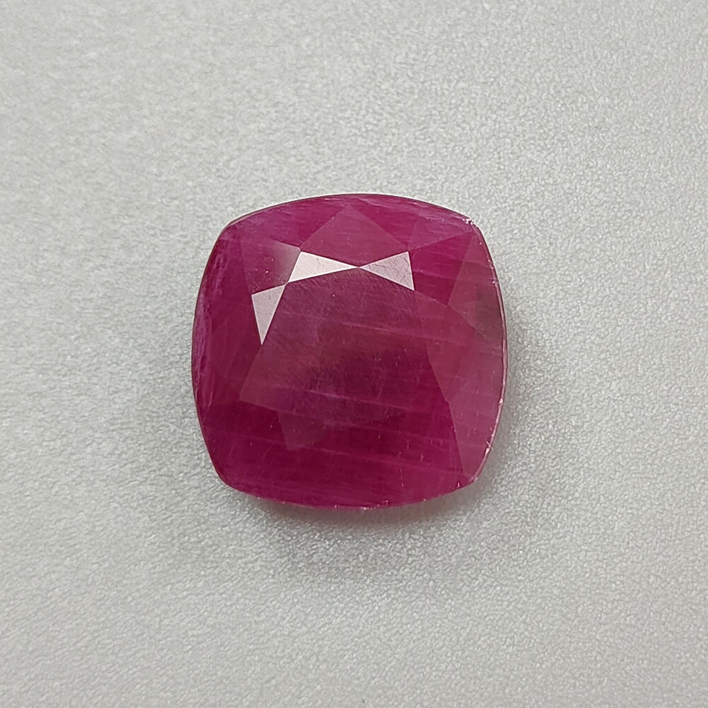 刻面切割红宝石