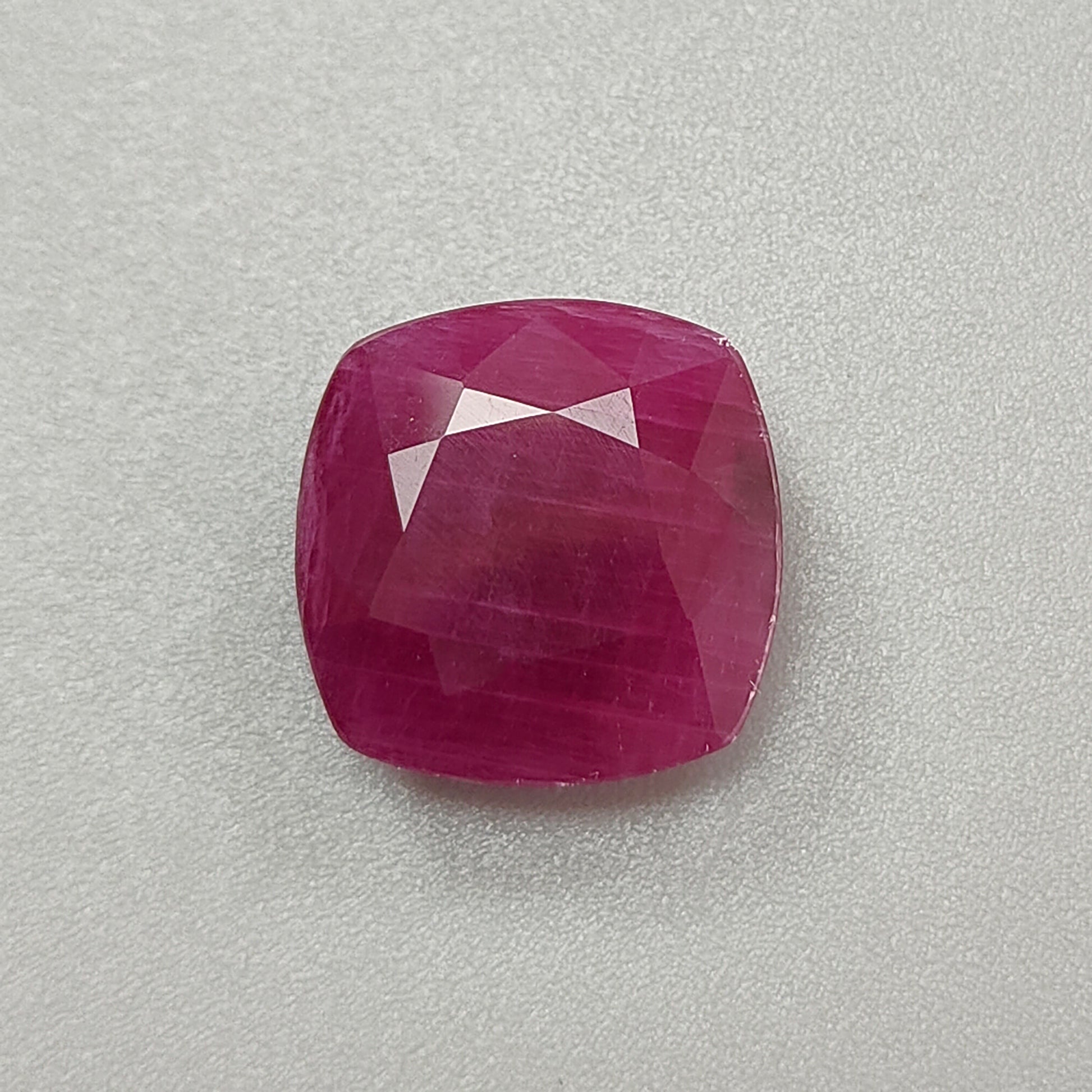 刻面切割红宝石