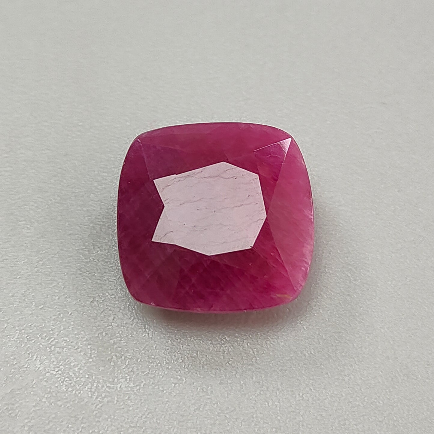 ルビーのファセットカット