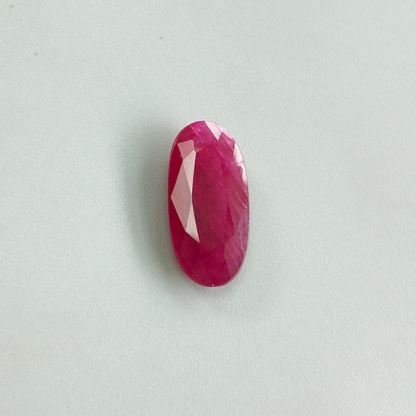 ペンダント用のルビー