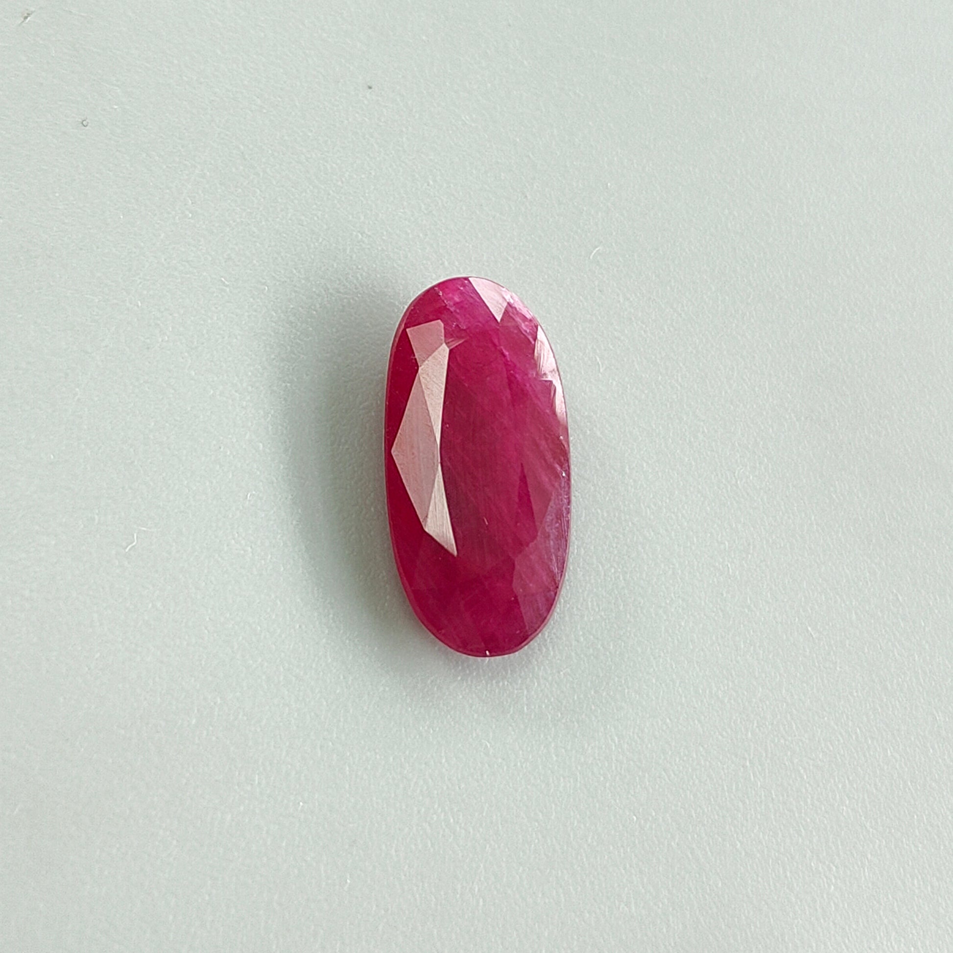 ペンダント用のルビー