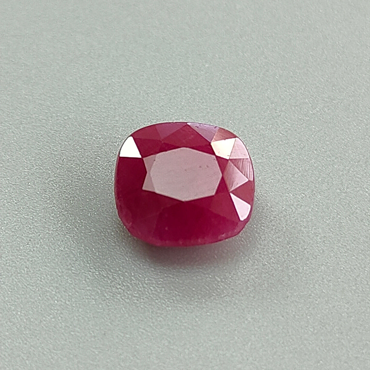Gema de rubí natural