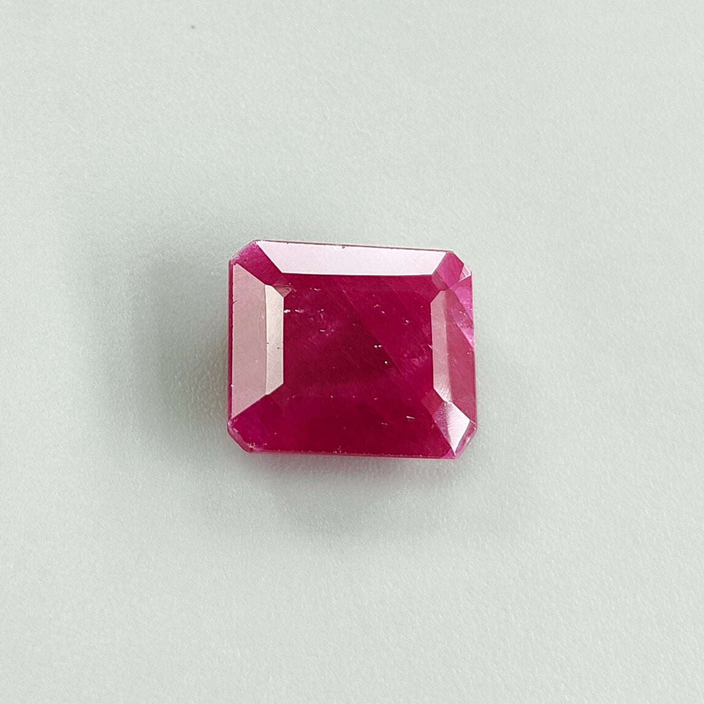 talla facetada de rubí
