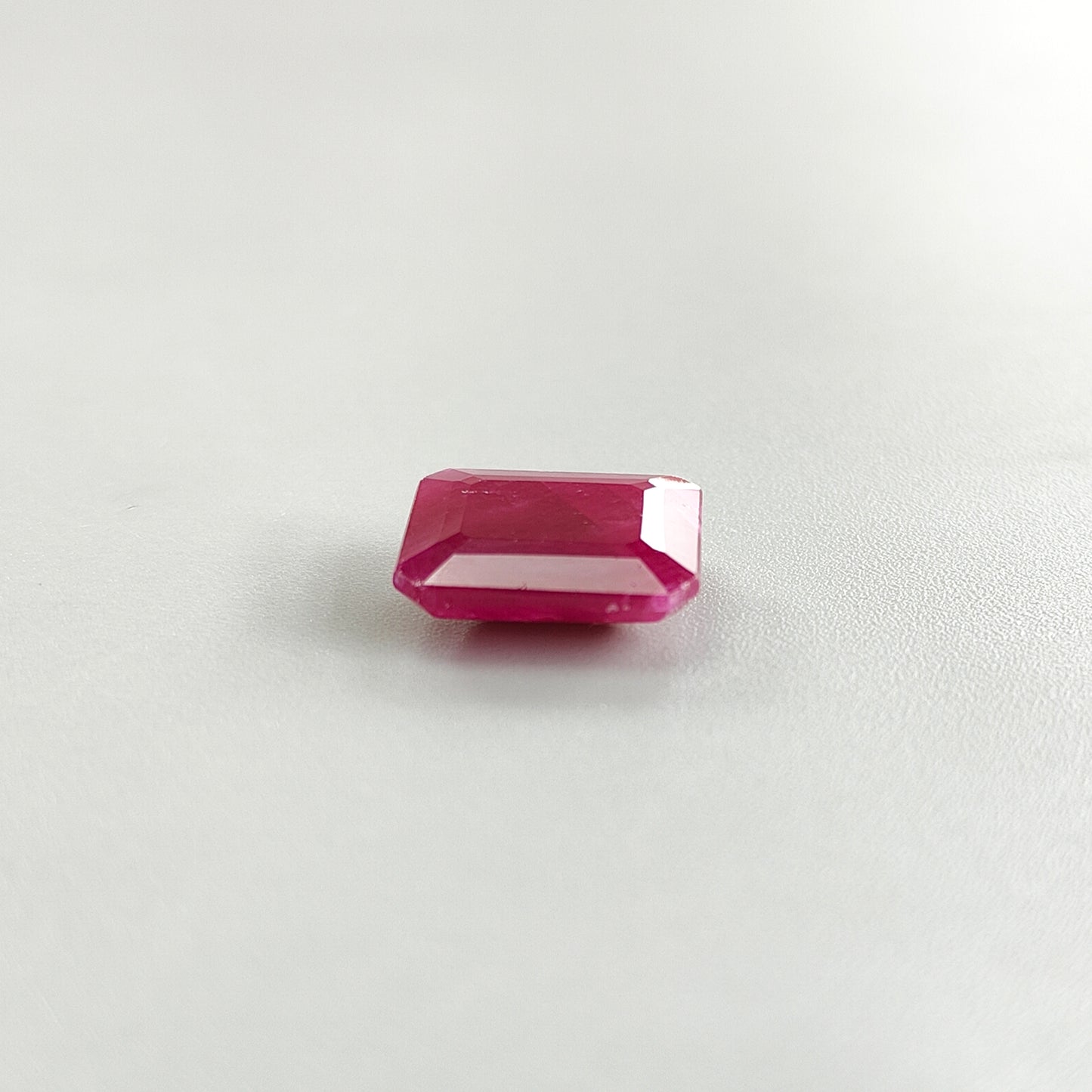 gemma di rubino rosso non trattato