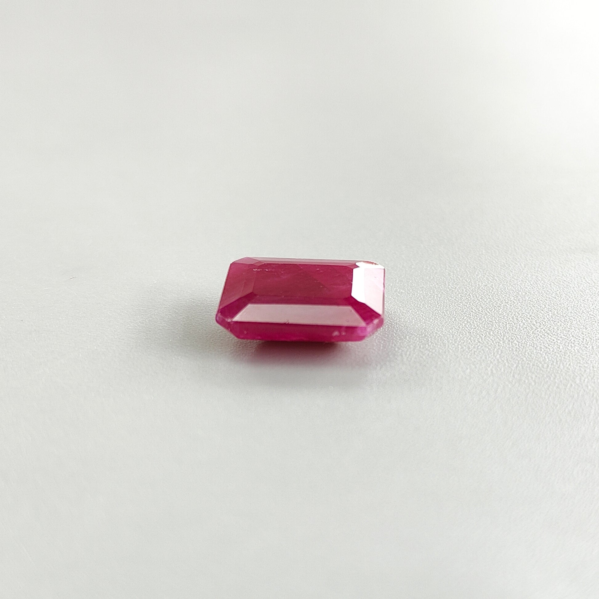 gemma di rubino rosso non trattato