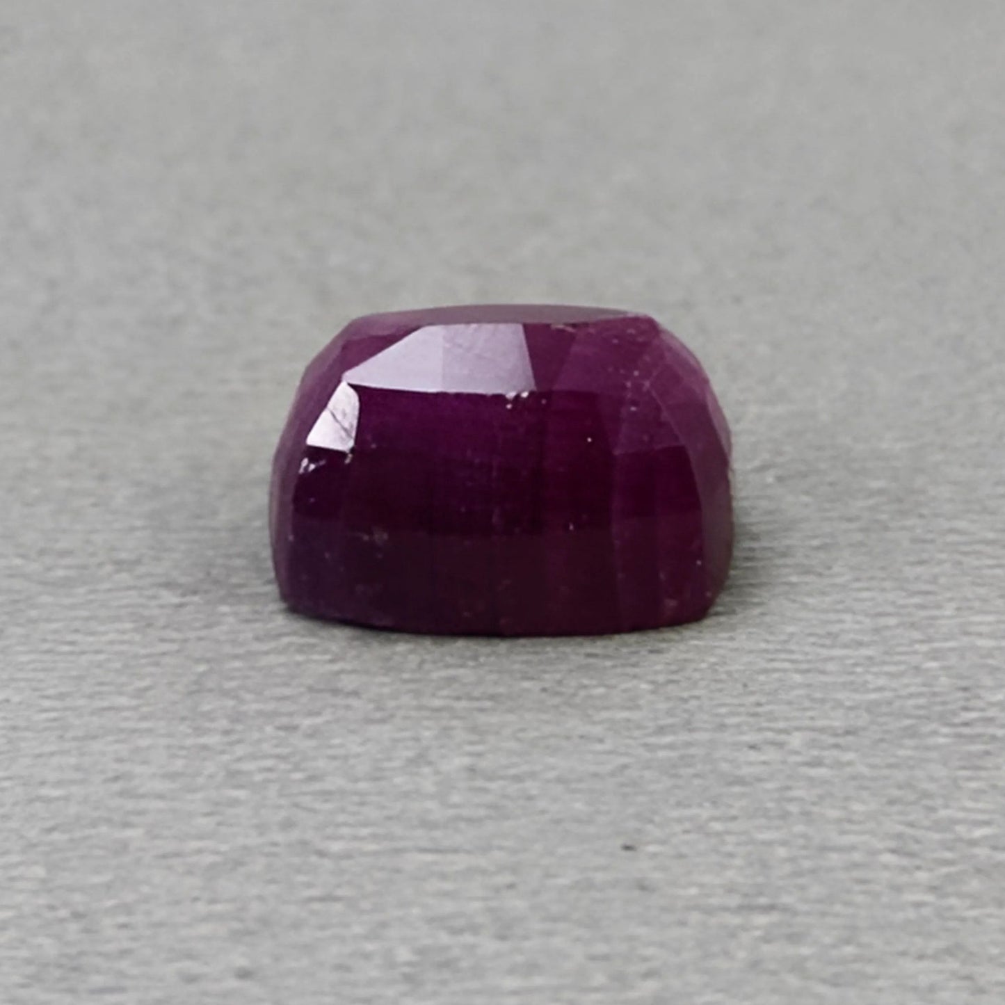 rubino rosso taglio a gradini