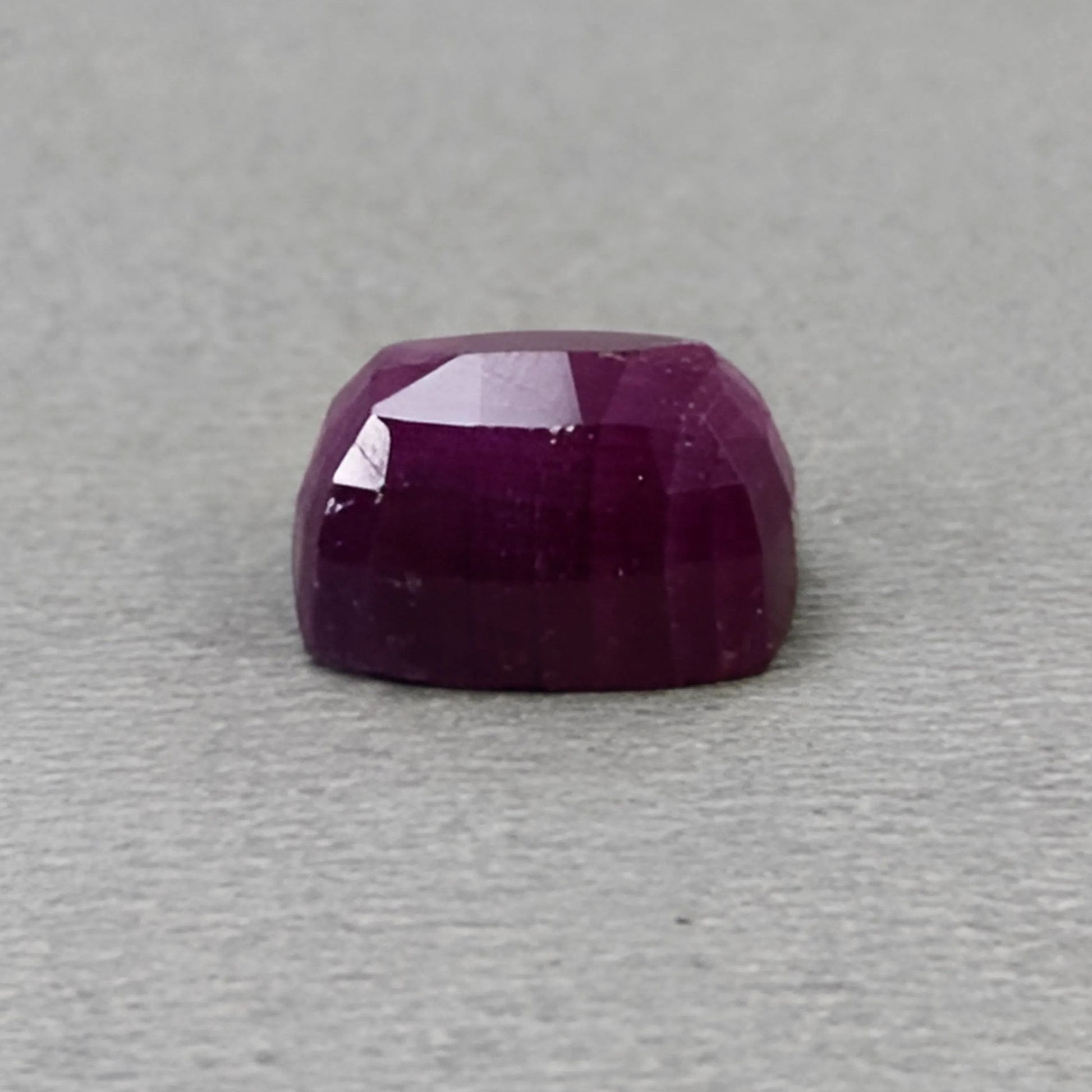 rubino rosso taglio a gradini