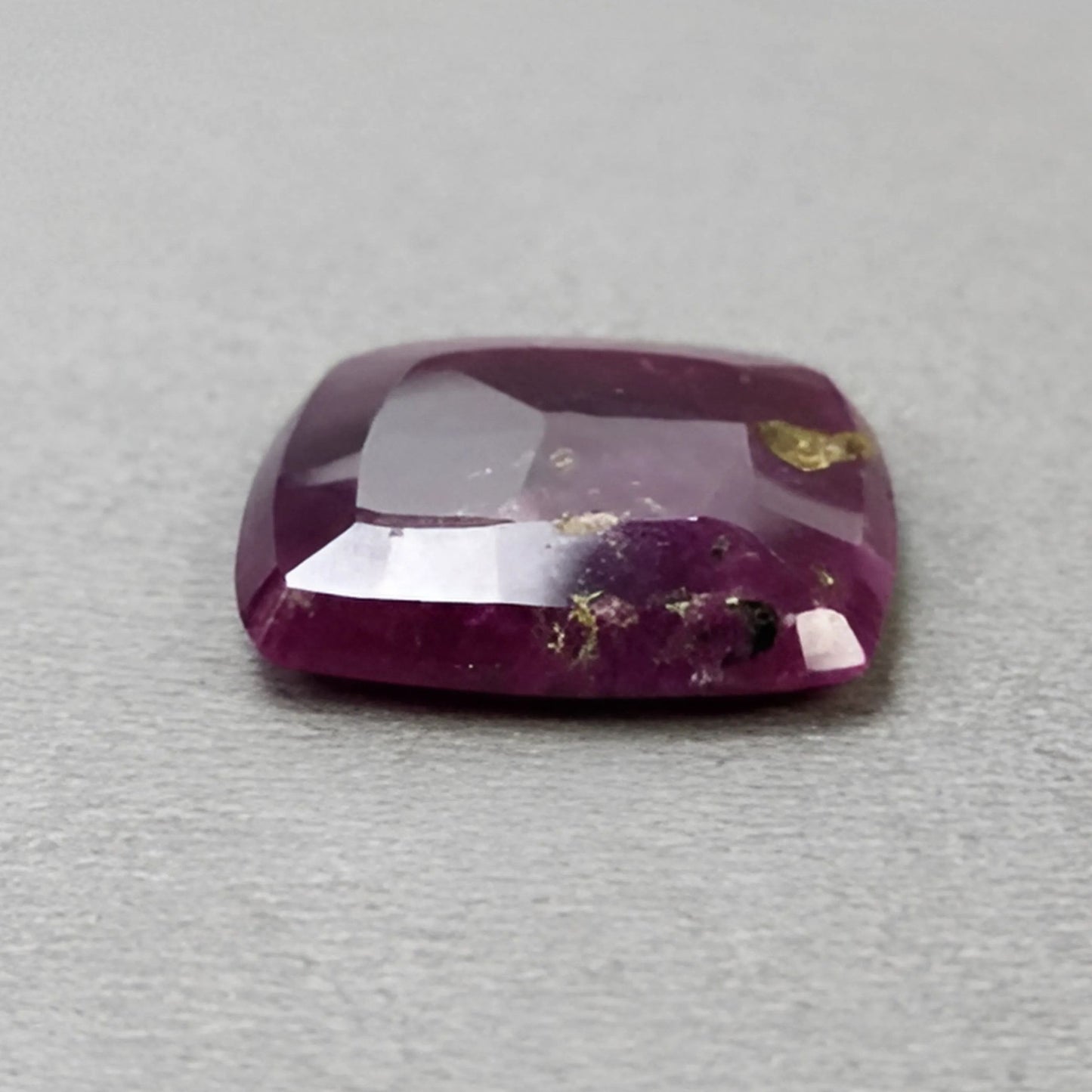 天然红宝石切割