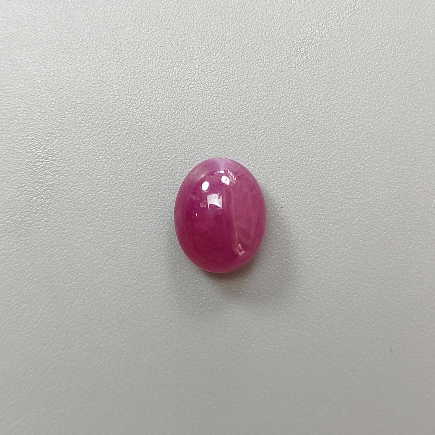 光滑的红宝石