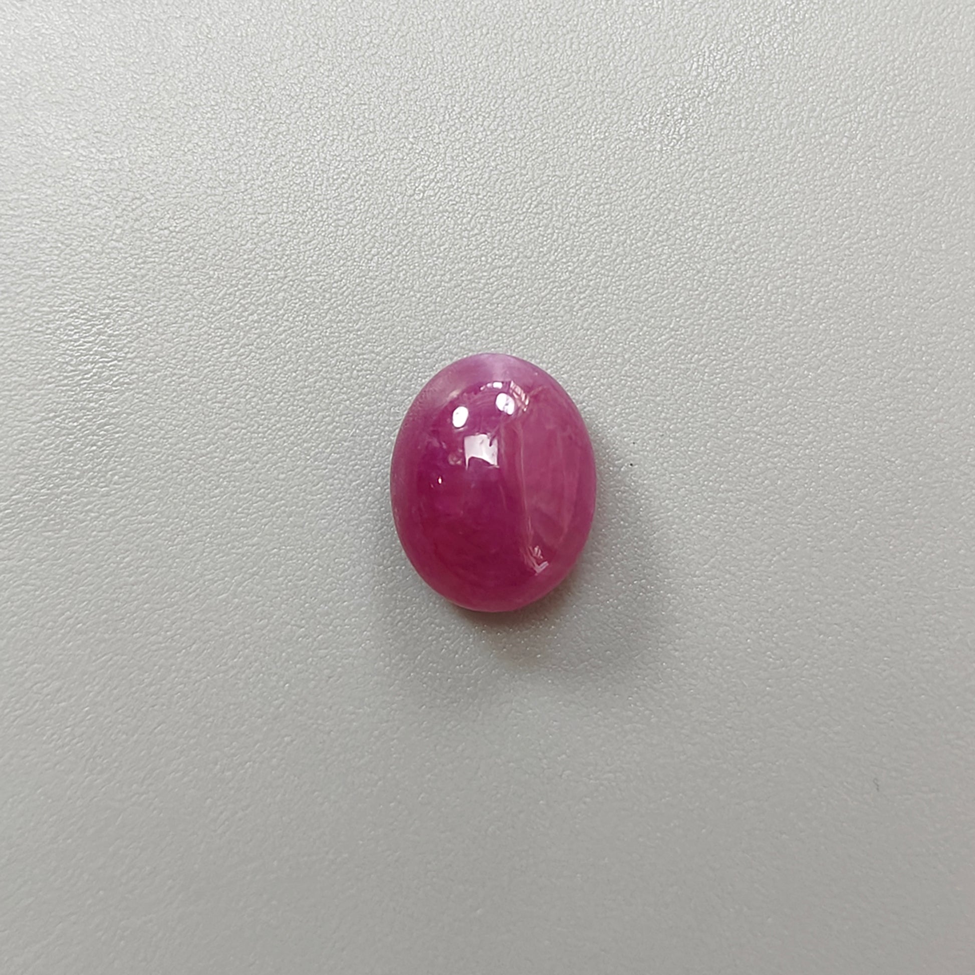 光滑的红宝石
