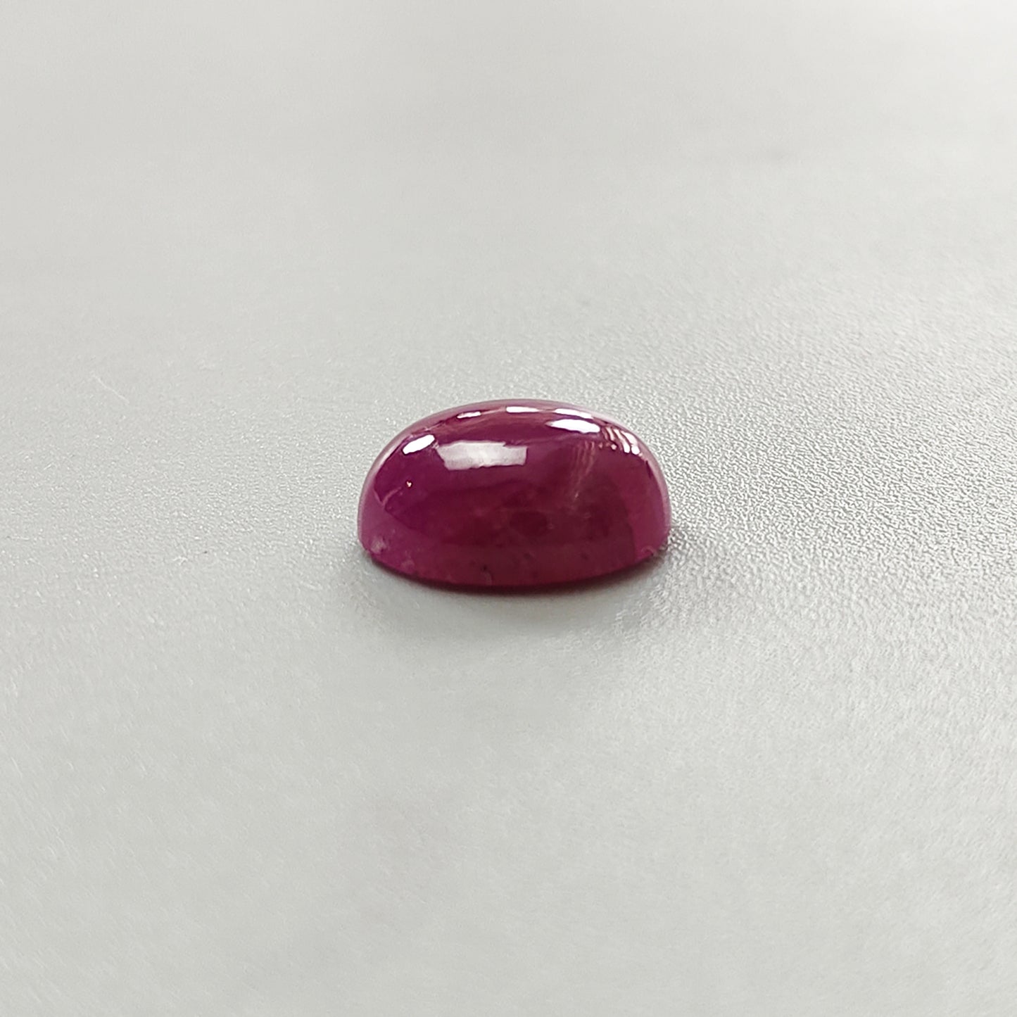 光滑的红宝石
