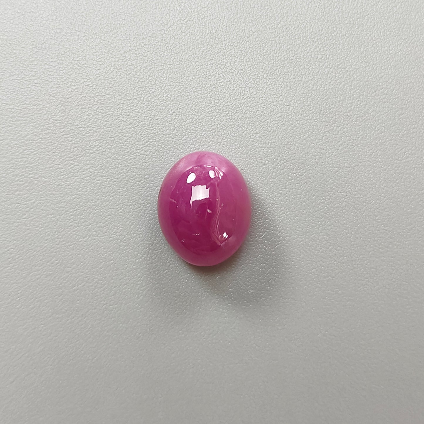 光滑的红宝石