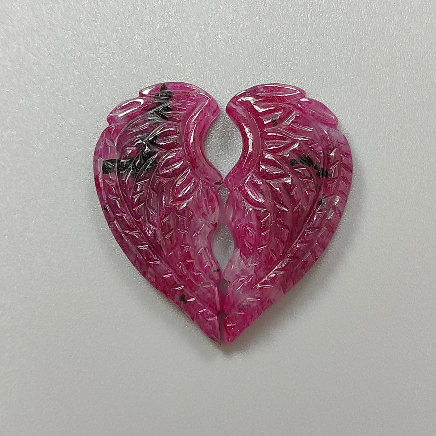 红宝石天使翅膀雕刻