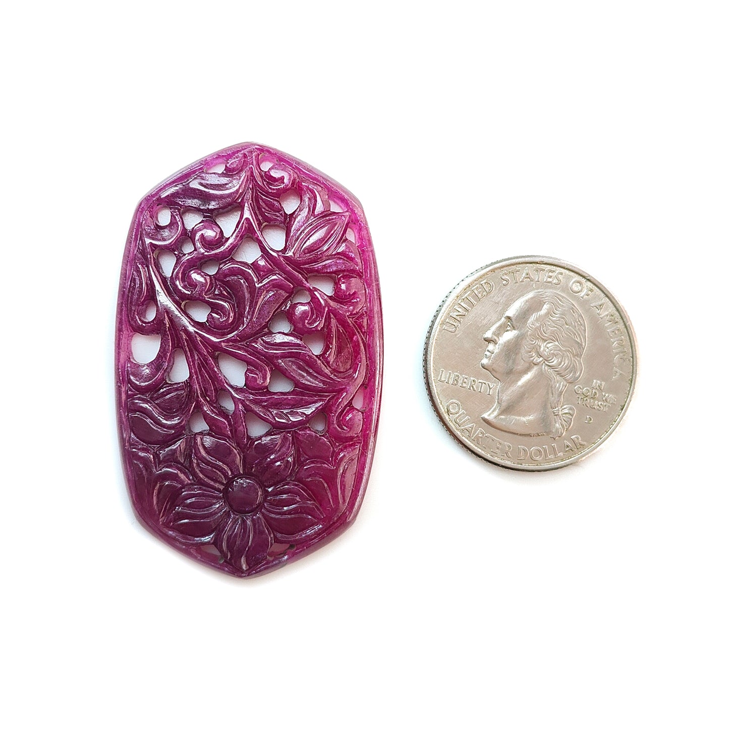 Rubin-Schnitzerei-Edelstein