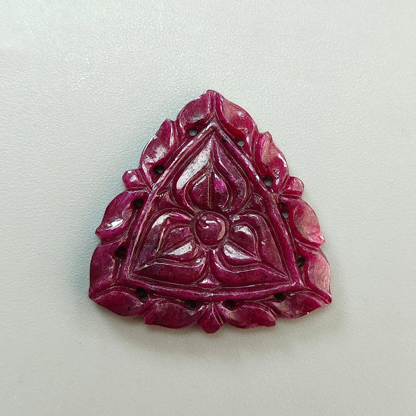 红宝石雕刻宝石