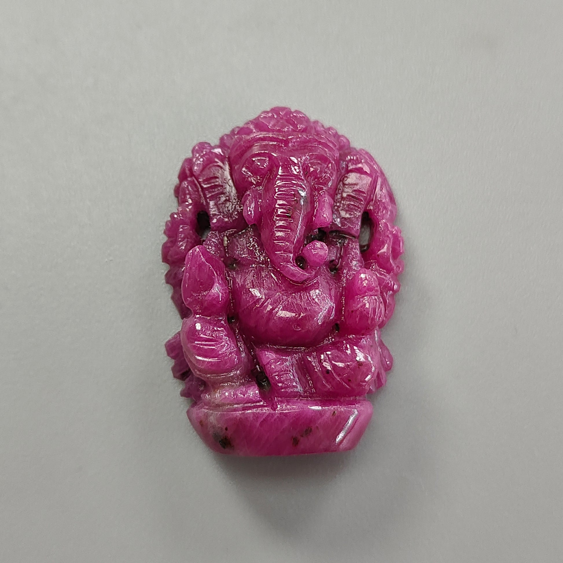 用于吊坠的红宝石