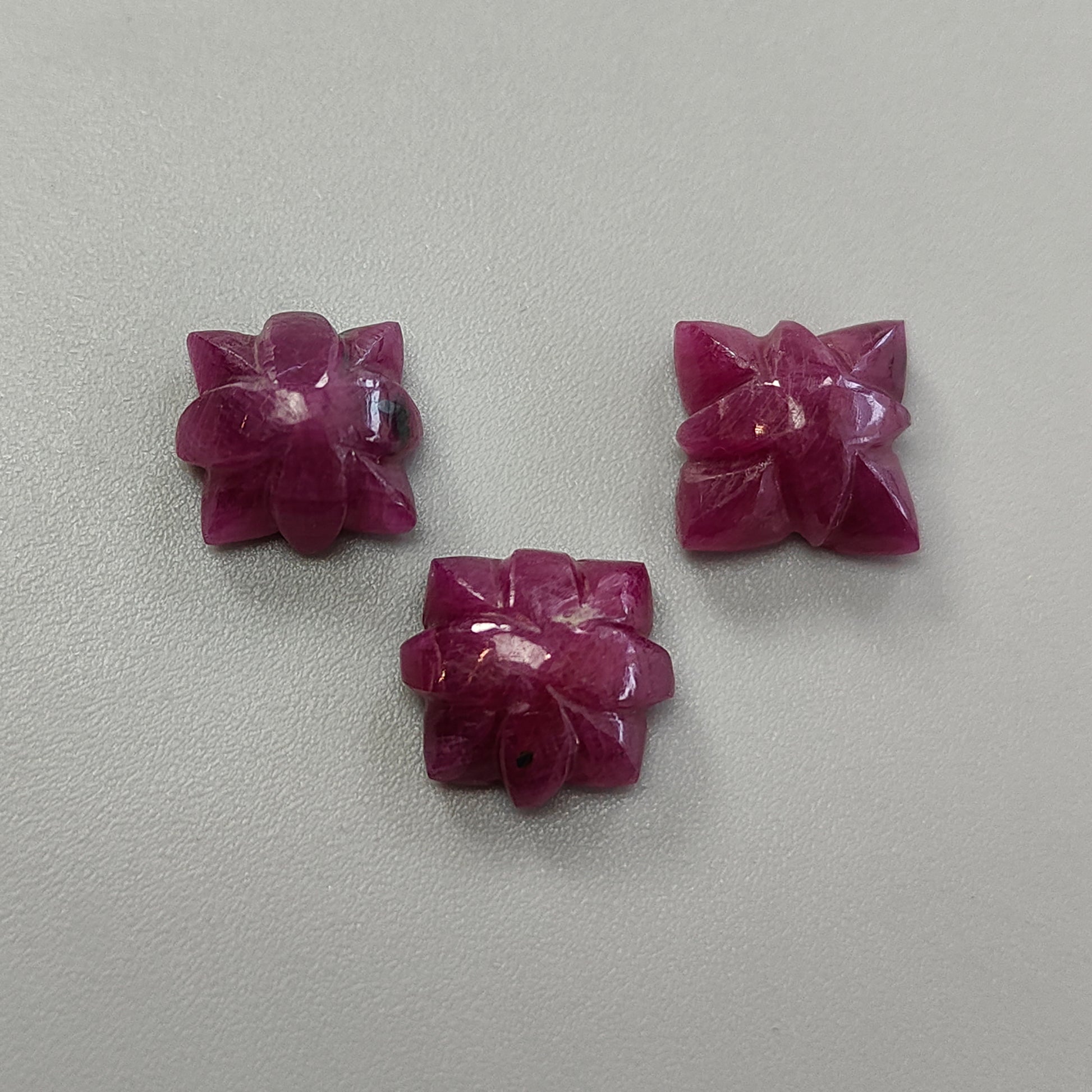 诞生石：红宝石