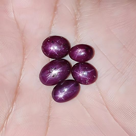 ياقوتة بيضاوية الشكل