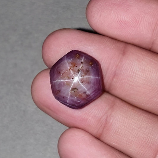 Sechseckiger Sternrubin