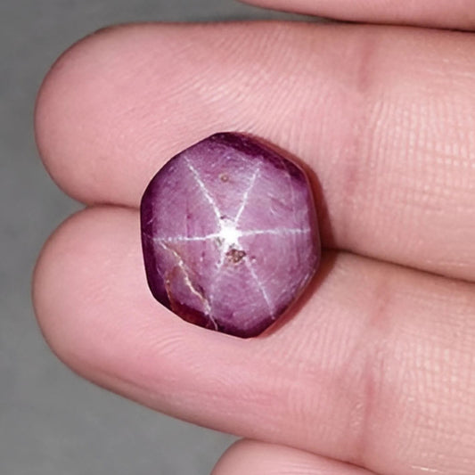 六角形の星型ルビー