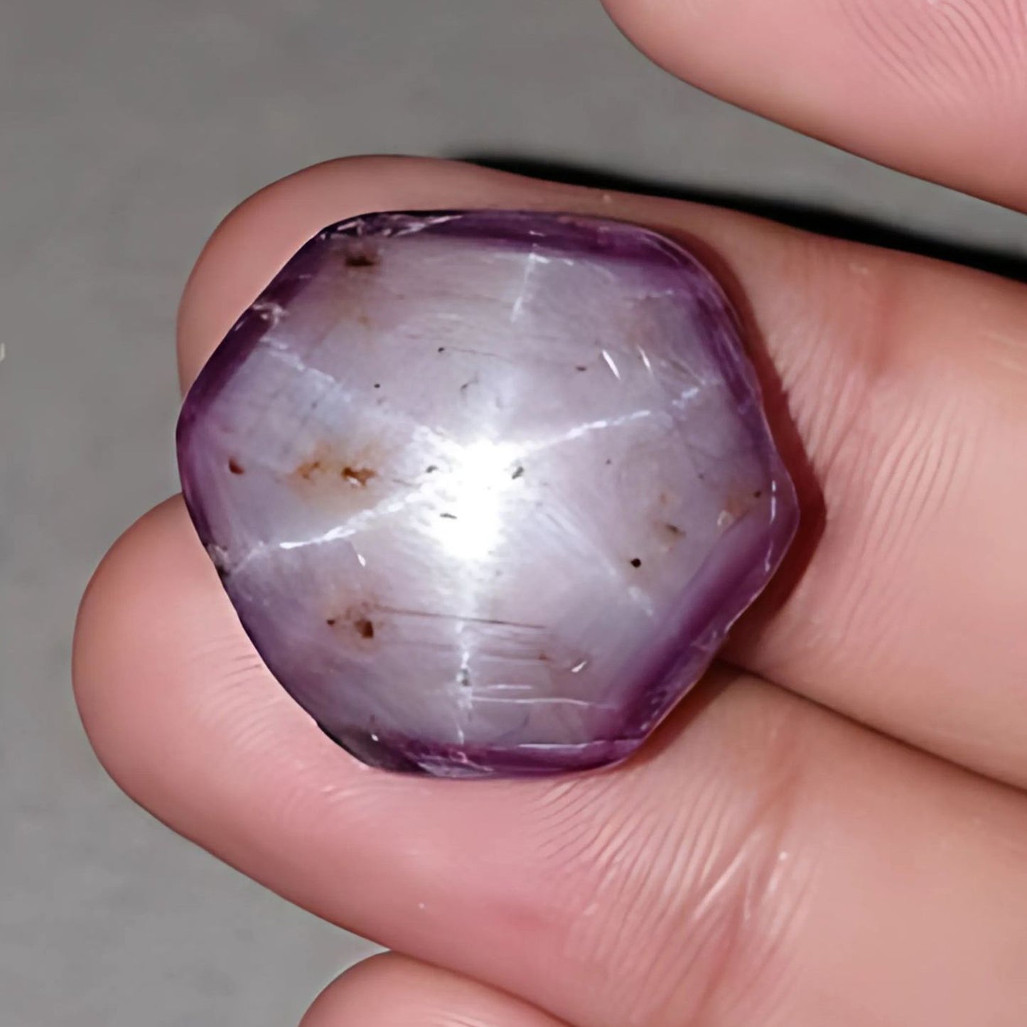 Sternrubin-Cabochon