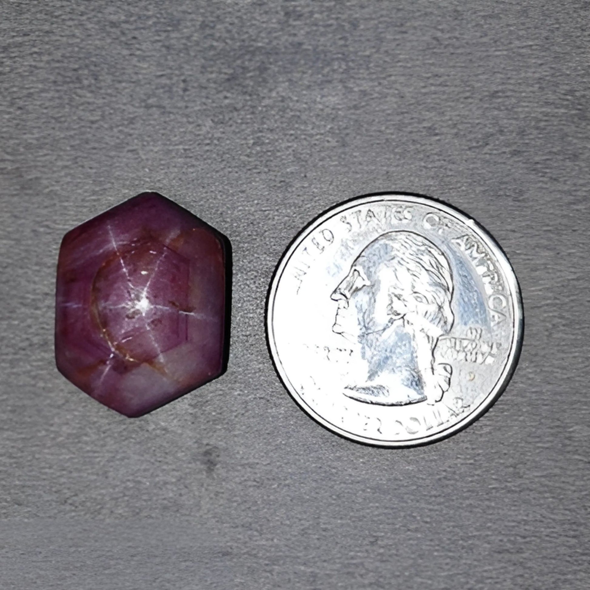 Rubis étoilé hexagonal
