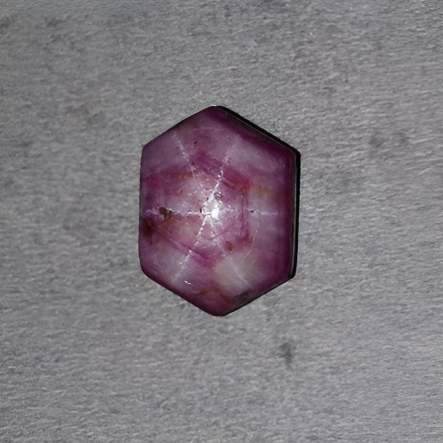 Cabujón de rubí estrella