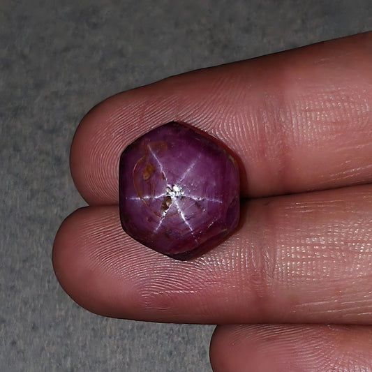 Rubis étoilé hexagonal